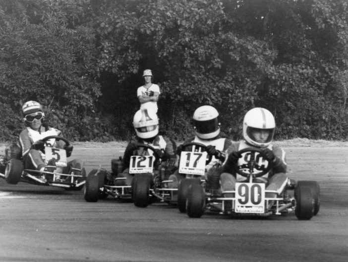 Foto de Carlos Castellá. Pelotón encabezado por Peter de Bruyn (fue el campeón), Ayrton Senna detrás, el británico Alan Gates y el holandés Tony Zoserl (ganó la primera).