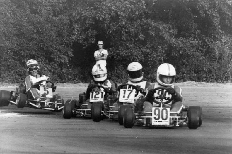 Foto de Carlos Castellá. Pelotón encabezado por Peter de Bruyn (fue el campeón), Ayrton Senna detrás, el británico Alan Gates y el holandés Tony Zoserl (ganó la primera).